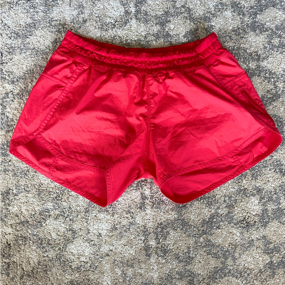 LULULEMON SIZE 8 TRACKED SHORTS